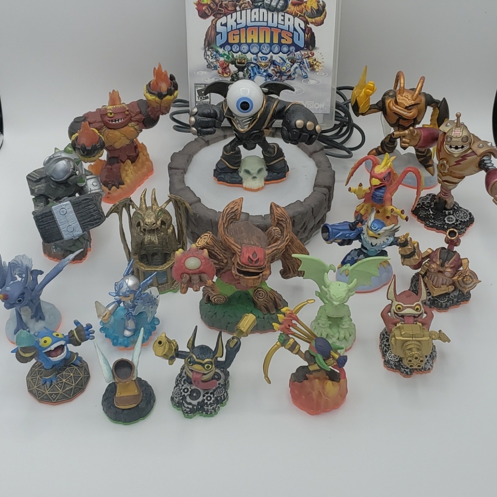 Skylanders Lot of 18